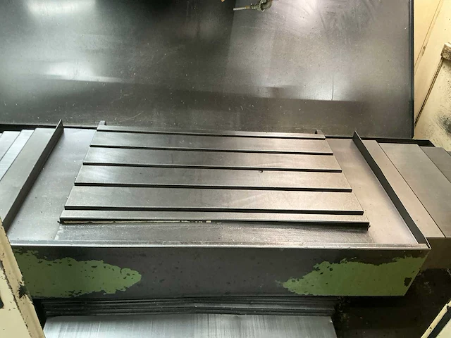 Osaka kiko pcv50 cnc freesmachine - afbeelding 16 van  33
