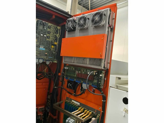 Osaka kiko pcv50 cnc freesmachine - afbeelding 24 van  33