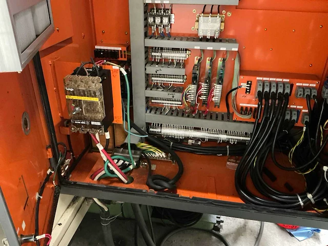 Osaka kiko pcv50 cnc freesmachine - afbeelding 26 van  33
