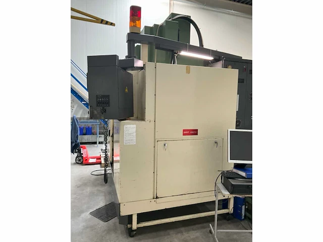 Osaka kiko pcv50 cnc freesmachine - afbeelding 23 van  33