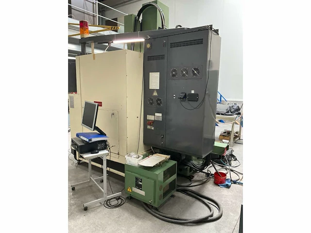 Osaka kiko pcv50 cnc freesmachine - afbeelding 28 van  33