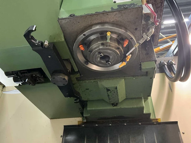 Osaka kiko pcv50 cnc freesmachine - afbeelding 30 van  33