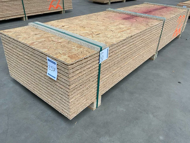 Osb plaat 2500x675x22mm tg4 (16x) - afbeelding 1 van  8