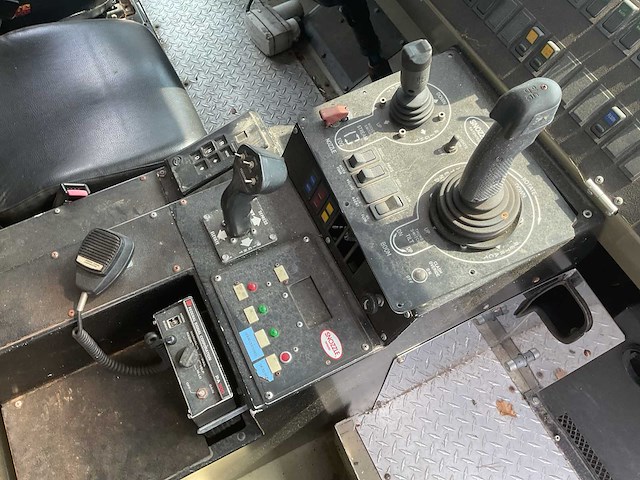 Oshkosh ti3000af brandweerwagen - afbeelding 8 van  18