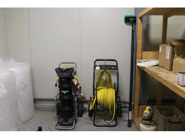 Osmose apparaat unger hydro power ultra incl. telescopische glazenwaslans ca 9m en mobiele slanghaspel. - afbeelding 1 van  6