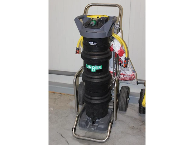 Osmose apparaat unger hydro power ultra incl. telescopische glazenwaslans ca 9m en mobiele slanghaspel. - afbeelding 2 van  6