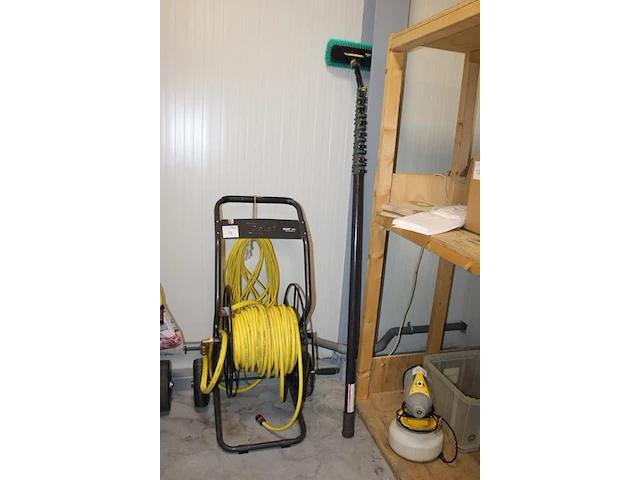 Osmose apparaat unger hydro power ultra incl. telescopische glazenwaslans ca 9m en mobiele slanghaspel. - afbeelding 4 van  6