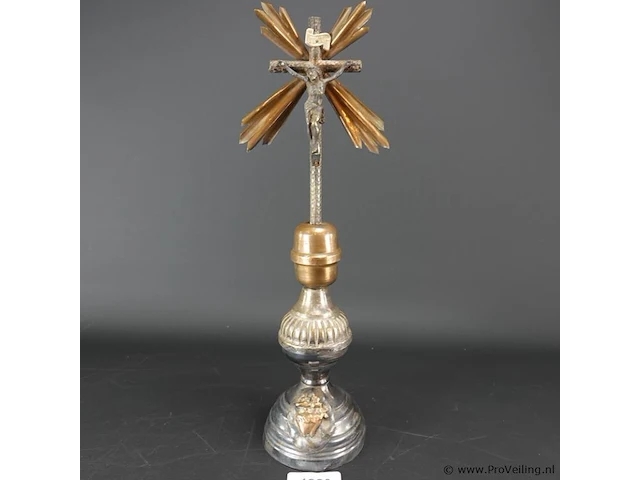 Oud altaar kruisbeeld crucifix christi - afbeelding 1 van  5