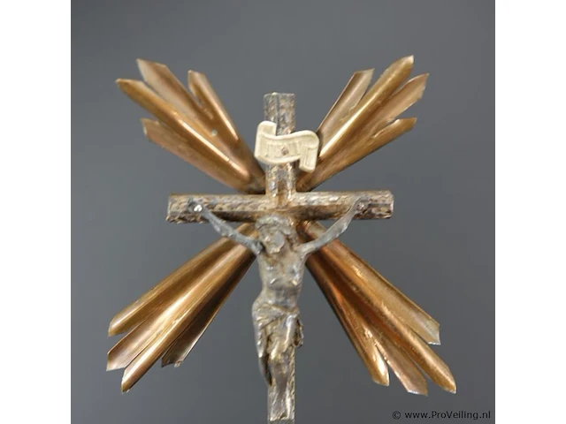 Oud altaar kruisbeeld crucifix christi - afbeelding 3 van  5