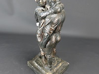 Oud gipsen beeld verliefd stel - afbeelding 3 van  5