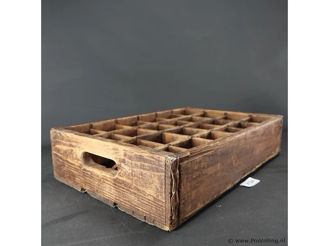 Oud houten vakkenblad met inhoud - afbeelding 5 van  5
