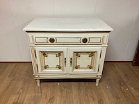 Oud kastje - afbeelding 1 van  3