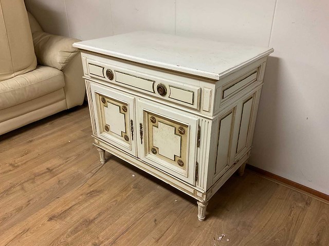 Oud kastje - afbeelding 2 van  3