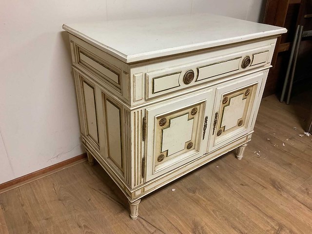 Oud kastje - afbeelding 3 van  3