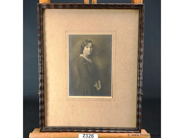 Oud portret in passe-partout en in houten lijst - afbeelding 1 van  5