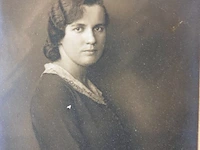 Oud portret in passe-partout en in houten lijst - afbeelding 3 van  5