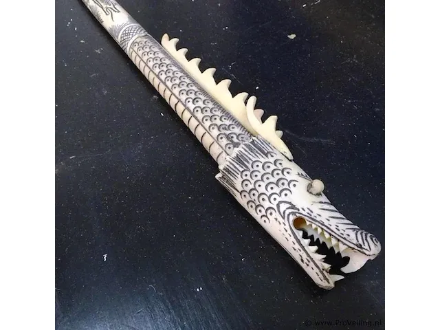 Oude been of soortgelijk?. blaaspijp?. - afbeelding 1 van  5