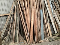Oude bouwmaterialen - brandhout - sloophout - overige hout- en plaatmateriaal - afbeelding 3 van  4
