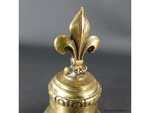 Oude bronzen tafelbel met fleur de lis als handvat - afbeelding 3 van  5