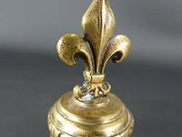 Oude bronzen tafelbel met fleur de lis als handvat - afbeelding 3 van  5