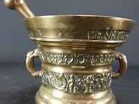 Oude bronzen vijzel met stamper - afbeelding 2 van  5