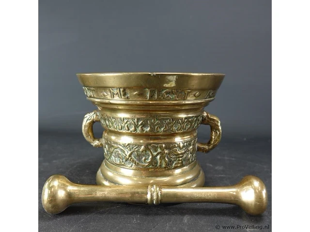 Oude bronzen vijzel met stamper - afbeelding 3 van  5