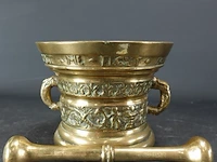 Oude bronzen vijzel met stamper - afbeelding 3 van  5