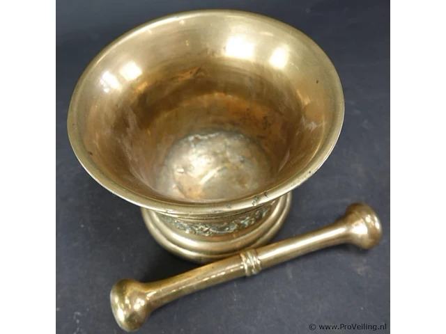 Oude bronzen vijzel met stamper - afbeelding 4 van  5