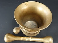 Oude bronzen vijzel met stamper - afbeelding 2 van  3
