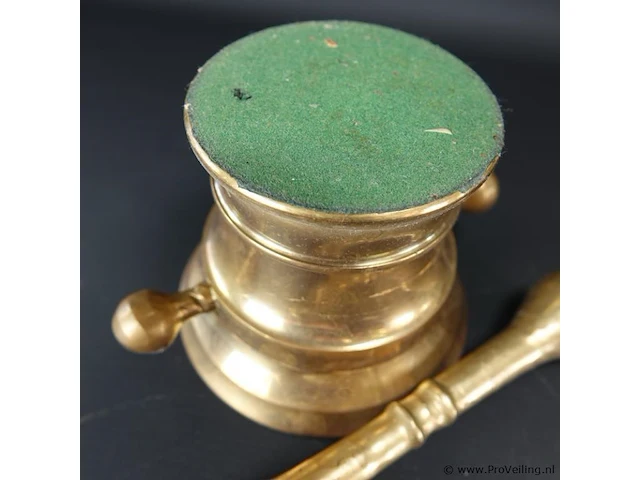 Oude bronzen vijzel met stamper - afbeelding 3 van  3