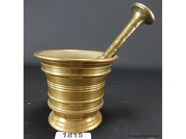 Oude bronzen vijzel met stamper - afbeelding 1 van  5