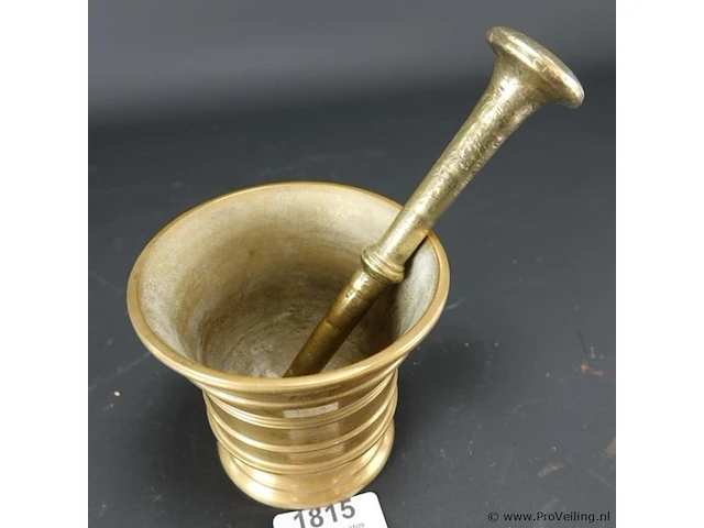 Oude bronzen vijzel met stamper - afbeelding 2 van  5