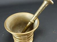 Oude bronzen vijzel met stamper - afbeelding 2 van  5