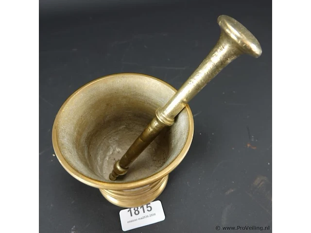 Oude bronzen vijzel met stamper - afbeelding 3 van  5