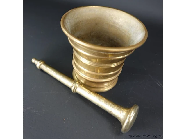 Oude bronzen vijzel met stamper - afbeelding 4 van  5
