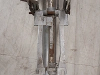 Oude buitenboordmotor van seagull, uit ww2 tijdperk - afbeelding 3 van  6