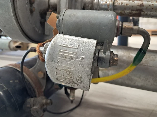 Oude buitenboordmotor van seagull, uit ww2 tijdperk - afbeelding 5 van  6