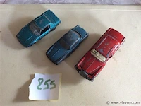 Oude dinky toys beschadigd - afbeelding 1 van  4