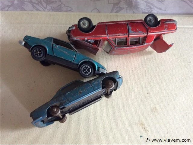 Oude dinky toys beschadigd - afbeelding 4 van  4