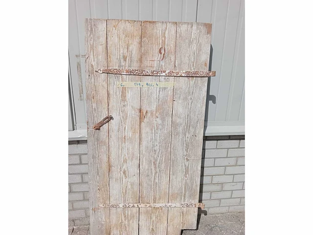 Oude houten deur - afbeelding 1 van  1