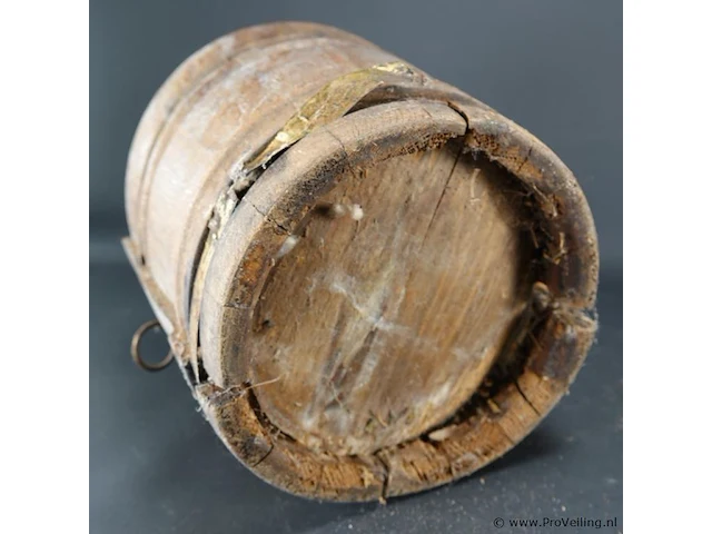 Oude houten emmer - afbeelding 5 van  5