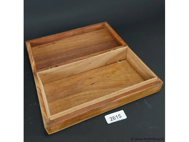 Oude houten kist - afbeelding 4 van  5