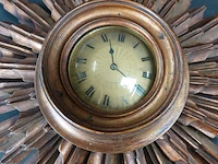 Oude houten zonnen klok - afbeelding 3 van  5