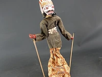 Oude indische wajang golek pop - afbeelding 2 van  5
