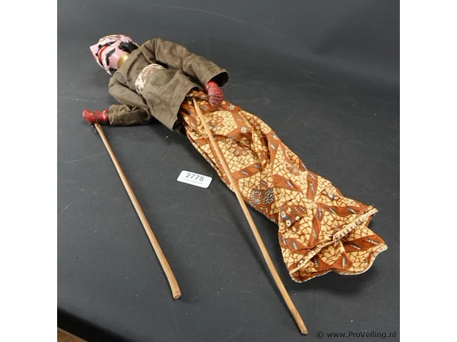 Oude indische wajang golek pop - afbeelding 5 van  5