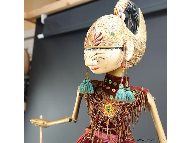 Oude indische wajang golek pop - afbeelding 3 van  5