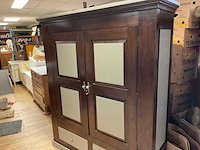 Oude kast met dichtgemaakte vlakken