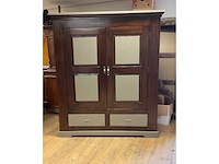 Oude kast met dichtgemaakte vlakken - afbeelding 2 van  3