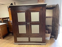 Oude kast met dichtgemaakte vlakken - afbeelding 3 van  3