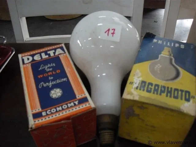 Oude lampen,3 stuks - afbeelding 1 van  1
